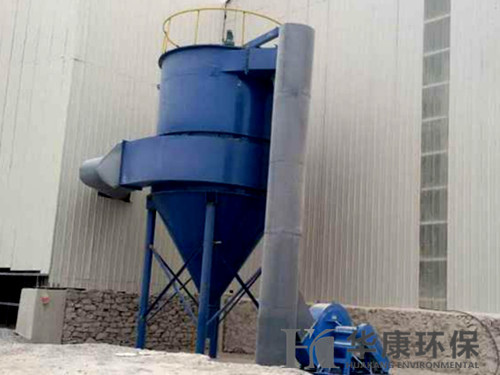 華康為山西石料廠生產的機械反吹風<a href='/default.html'>布袋除塵器</a>安裝現(xiàn)場2