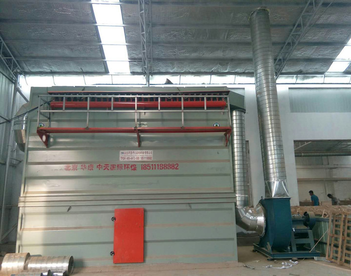 我公司為家具廠設計、制作的<strong>大型脈沖袋式除塵器</strong>